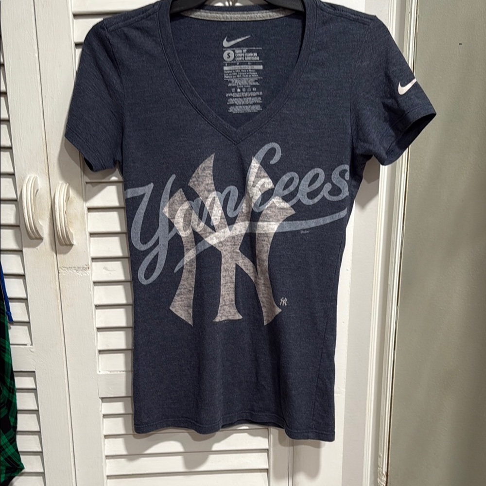 Nike Women's Navy Yankees V-Neck Tee